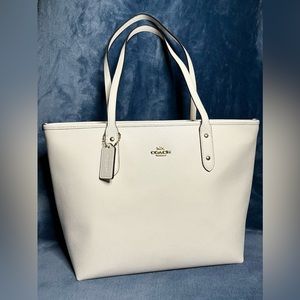 Coach purse - Barely used WITH TAG